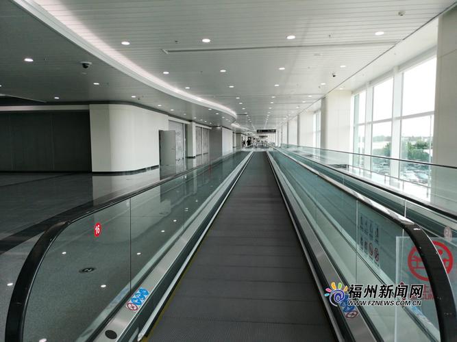 國內出發候機廳自動步道
