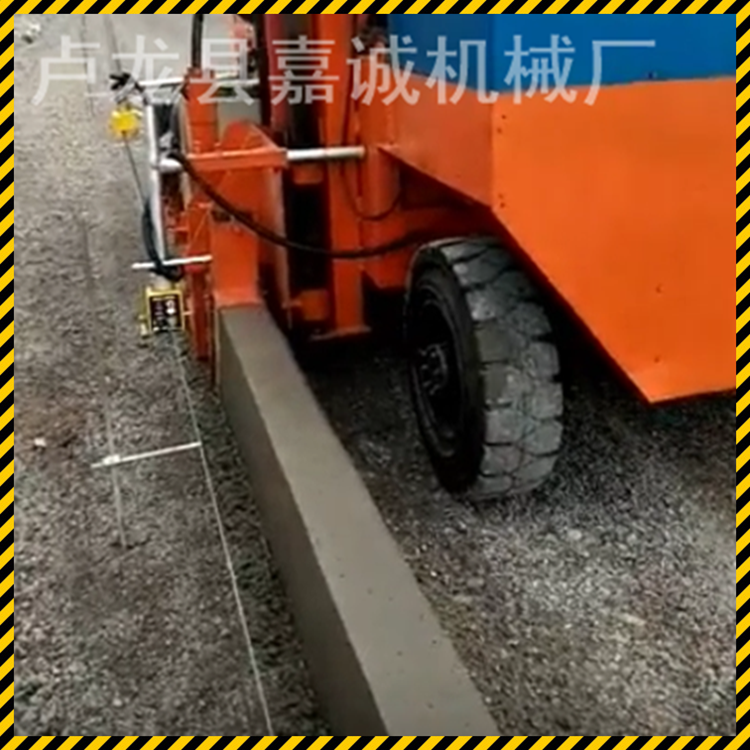 你只管坐著,干活的事情讓路緣石滑模機(jī)來(lái)